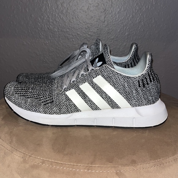 Adidas black and white tennis shoes - Picture 2 of 3